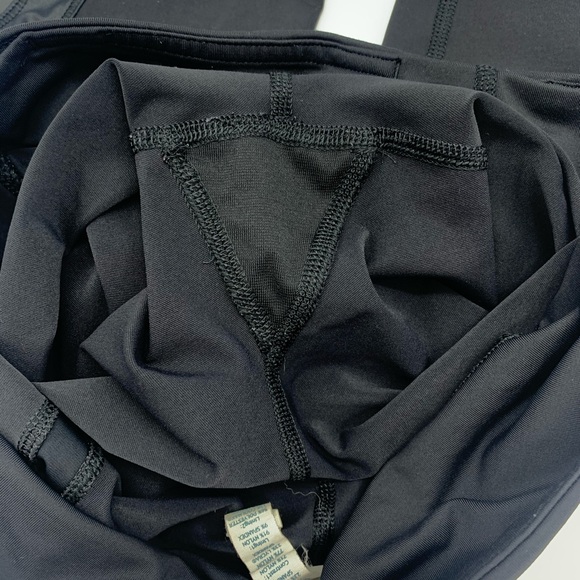 EUC Lululemon Black 3/4 running tights Leggings 6 - Picture 7 of 9